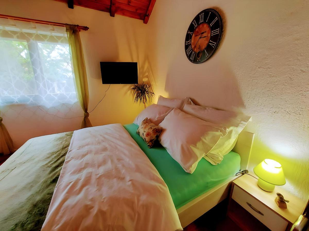 Studio Apartman Buteo Jasztrebarszka Kültér fotó