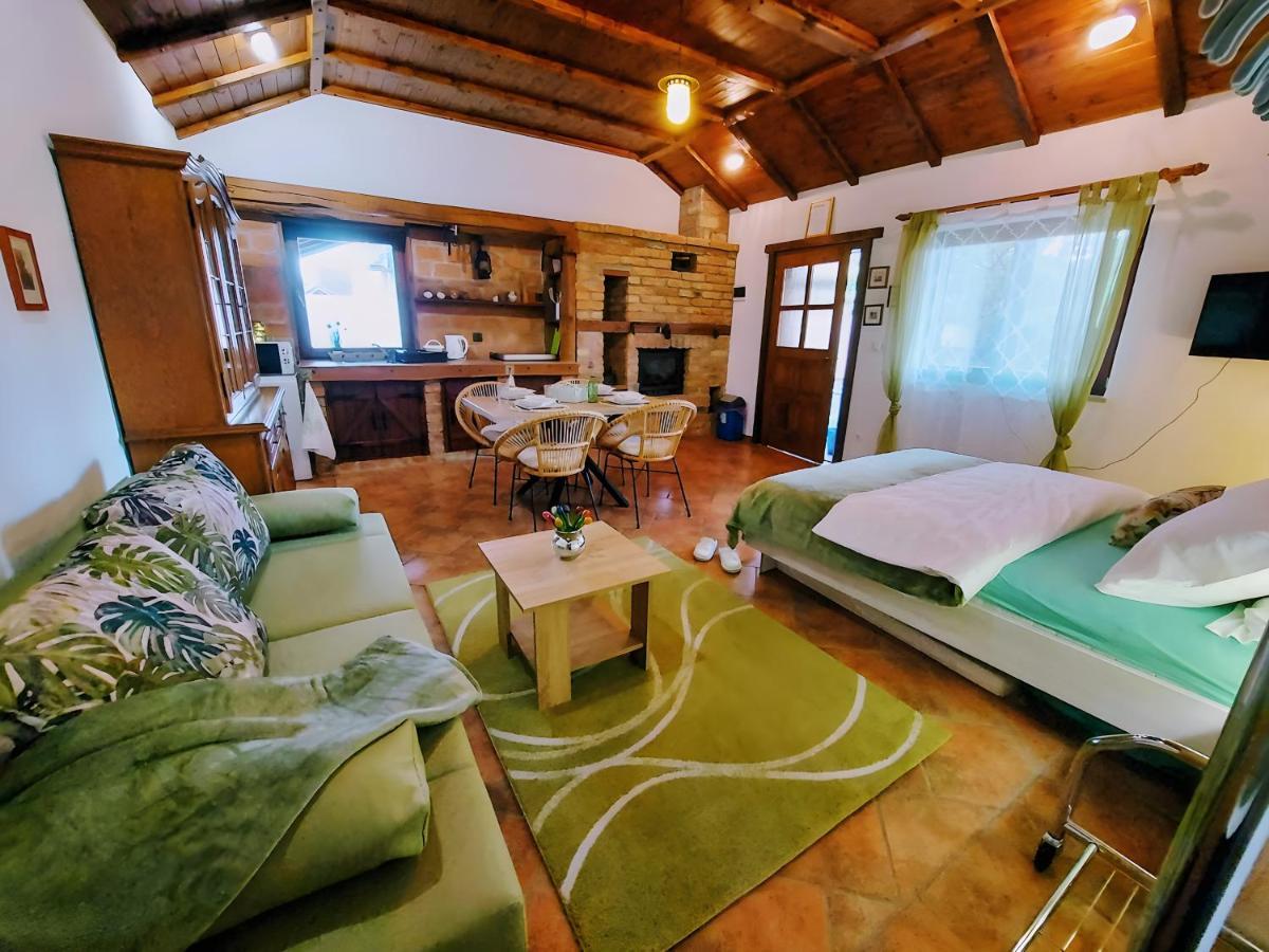 Studio Apartman Buteo Jasztrebarszka Kültér fotó