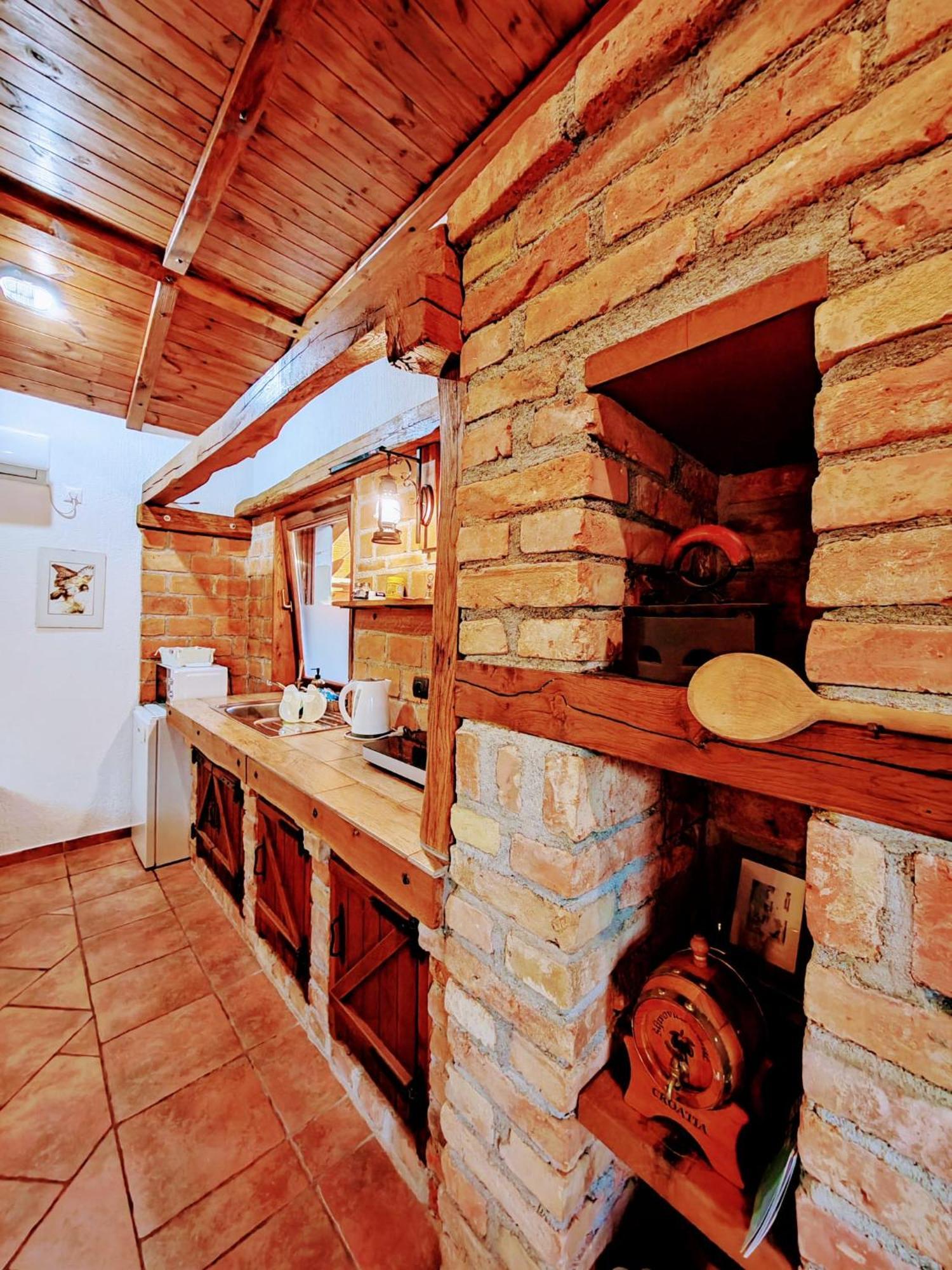 Studio Apartman Buteo Jasztrebarszka Kültér fotó