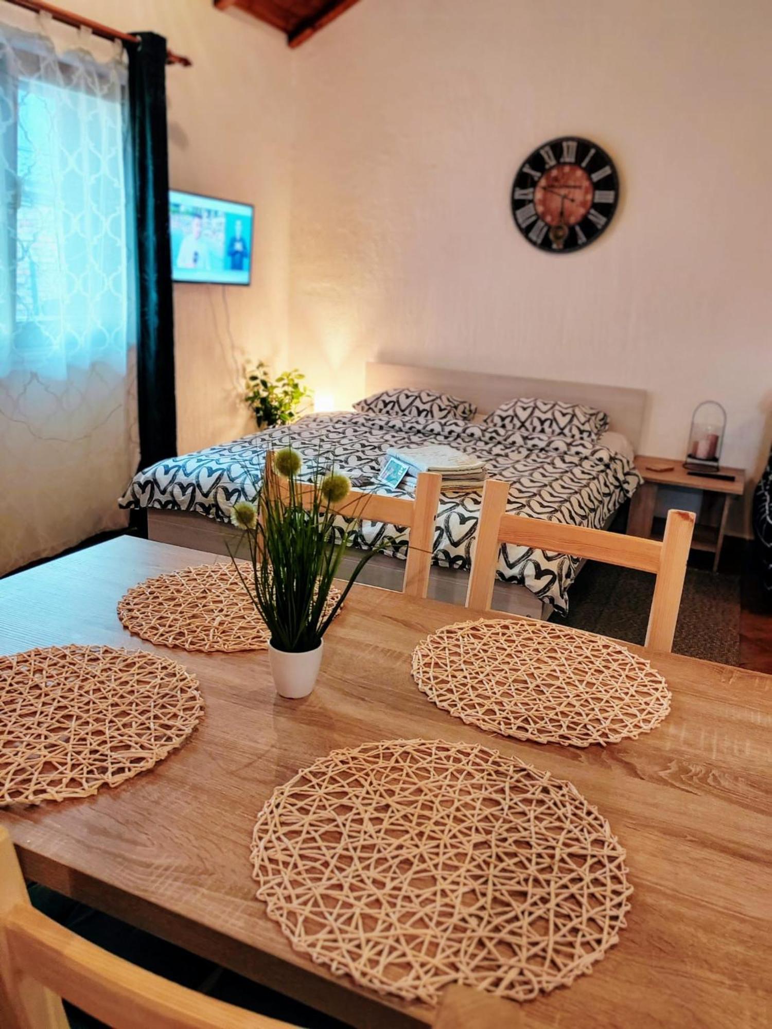 Studio Apartman Buteo Jasztrebarszka Kültér fotó