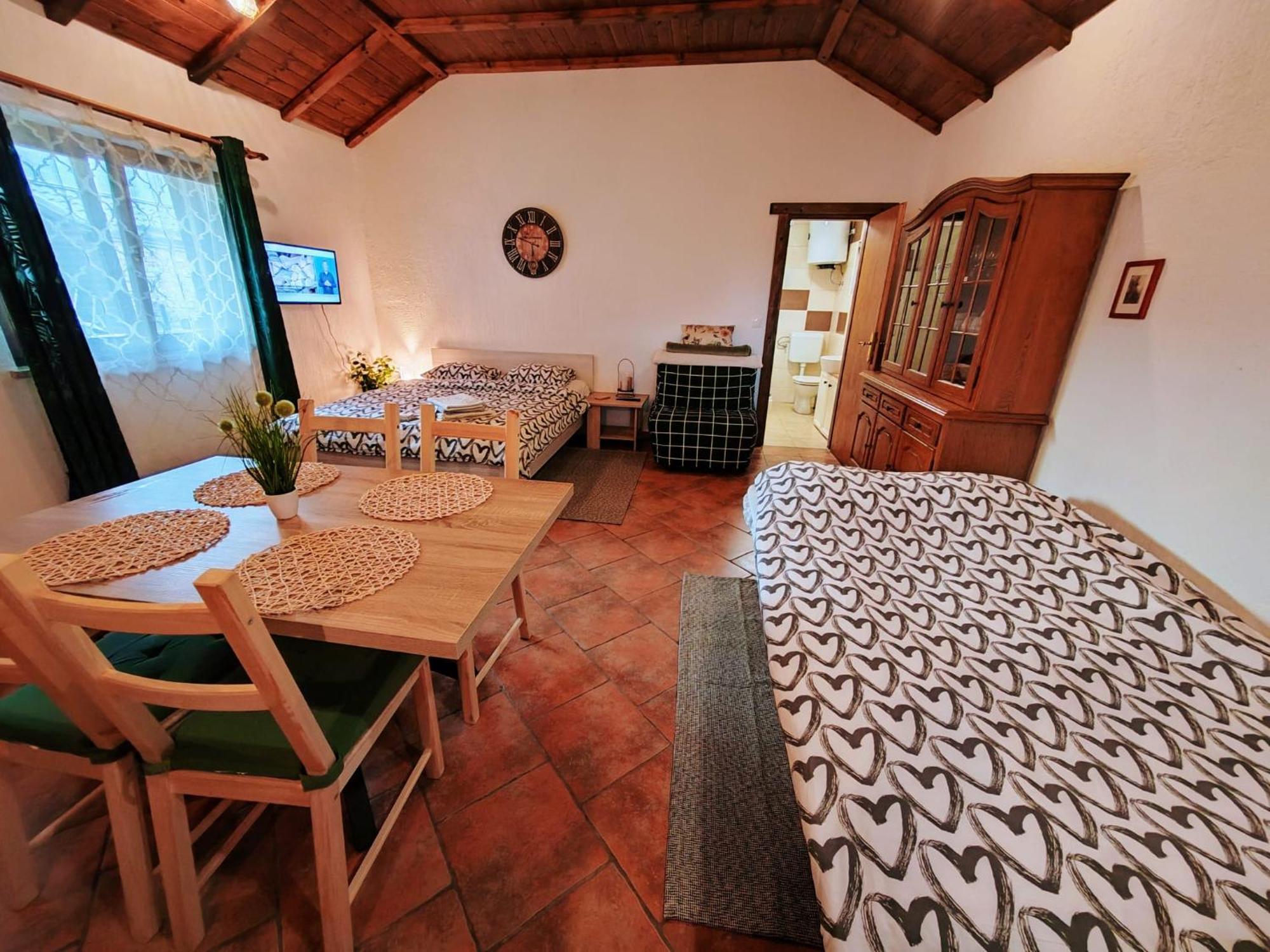 Studio Apartman Buteo Jasztrebarszka Kültér fotó